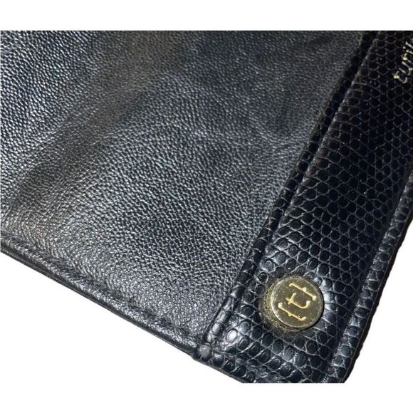 Tutilo New York Wristlet Wallet - Picture 3 of 9